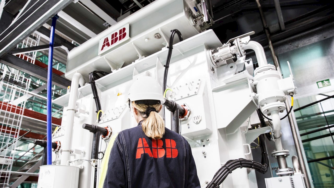Världens högsta flytande vindkraftsverk ska drivas med transformatorer från ABB