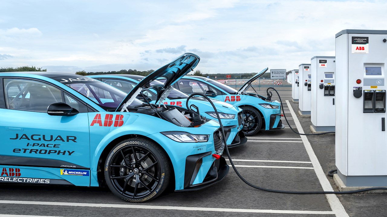 ABB avança em mobilidade eletrônica com a parceria de Jaguar I-PACE eTROPHY