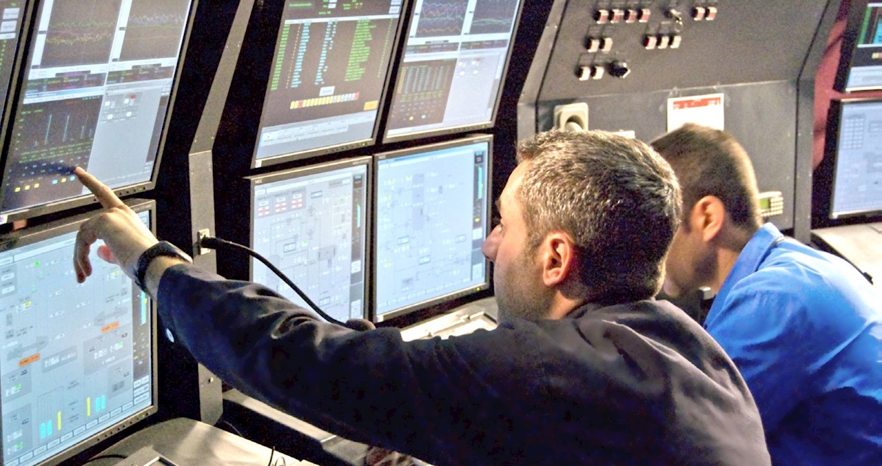 Operatori in sala controllo