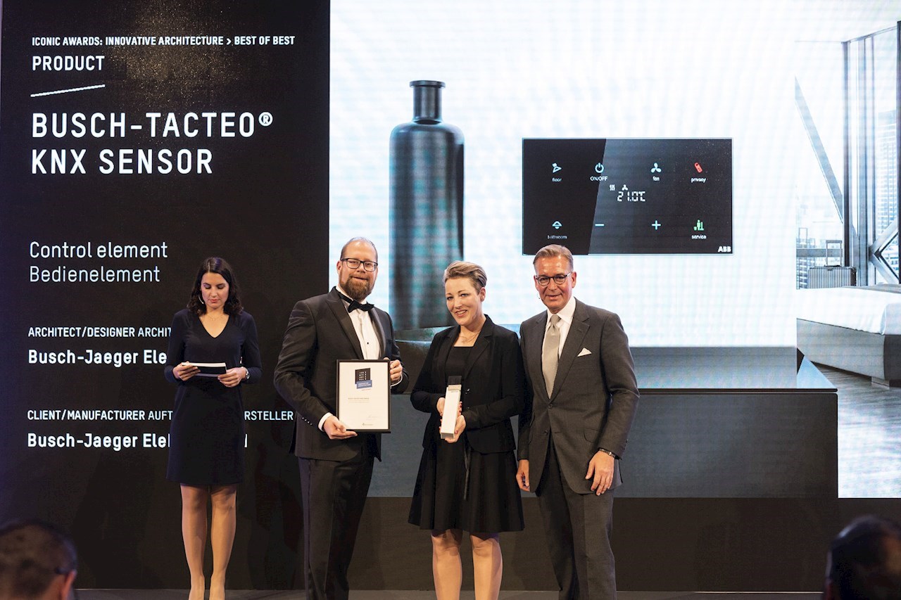 Александр Грамс, руководитель подразделения Global MarCom, подразделения ABB Building Products; Доерт Тиниус, руководитель отдела проектирования продукции Busch-Jaeger; Андрей Купец, генеральный директор совета дизайнеров в Германии