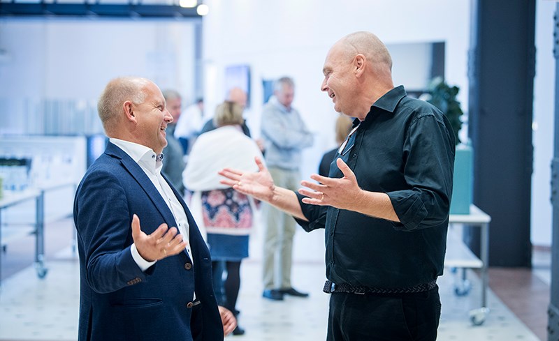 Håkan Strandberg och Anders Källström diskuterar digitaliseringens möjligheter för industrin på Sustainability Circles nätverksmöte i Västerås.