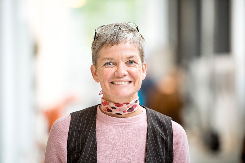 ”Det har varit en jättebra dag! Den har visat att utmaningarna är desamma oavsett bransch, och därför är det viktigt att vi träffas i forum som Sustainability Circle. Det är lätt att fastna i sin egen vardag. Digitalisering påverkar så mycket, både privat och i jobbet, och vi behöver lyfta blicken. Det gäller att börja smått och smart, men det är också viktigt att vidga vyerna för att kunna skala upp.” Maria Malmström Ryner, GIS-specialist på Svenska Kraftnät i Sundbyberg