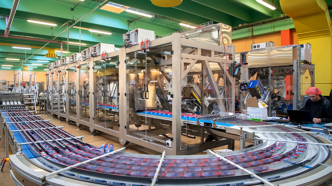 ABB FlexPicker og VARO pakker over 350.000 makrel på dåse - om dagen