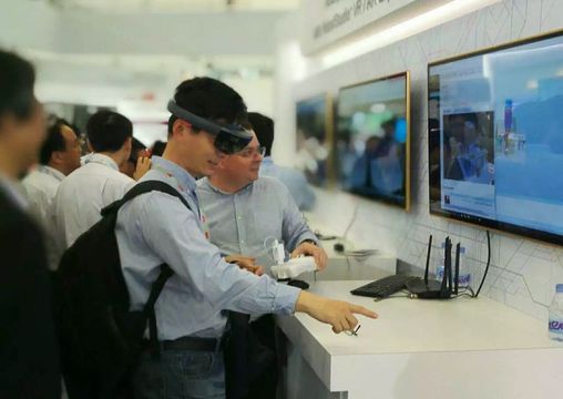 Members of the public enjoy the physical and virtual experience at Automation World