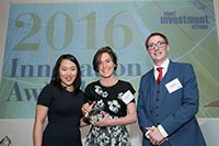 Elisabeth Bourqui (middle) accepts the award on behalf of the ABB pension management team