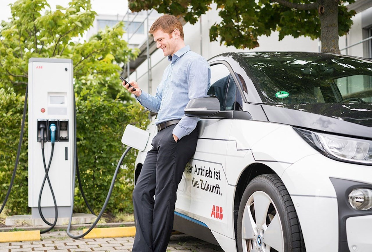 ABB è il principale fornitore a livello mondiale di stazioni di ricarica rapida per veicoli elettrici, con oltre 8.000 carica batterie rapidi installati in 68 paesi.