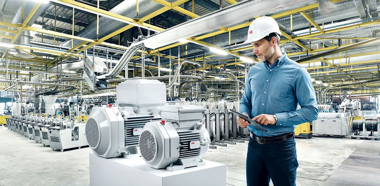 Prie ABB variklio prijungtas ABB Ability™ Smart Sensor (išmanus jutiklis) pateikia duomenis apie variklio būklę.