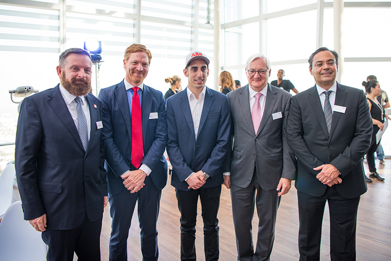 Edgar Doerig, Embajador de Suiza; Jakob Kiefer, Embajador de Suecia; Sébastien Buemi, piloto Suizo de ABB Formula E; Peter Voser, Chairman ABB Group; Marcelo Schumacker, Country Manager Director ABB en Chile; durante el Panel de Discusión “El Futuro de la electromovilidad y sus implicancias para Chile”.