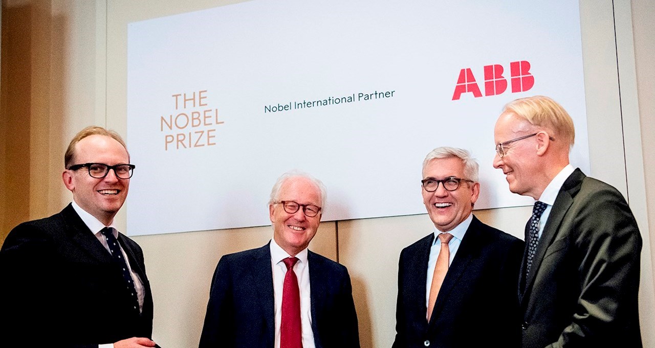 Výkonný riaditeľ Nobel Media Mattias Fyrenius, výkonný riaidteľ Nobelovej nadácie Lars Heikensten, výkonný riaditeľ ABB Ulrich Spiesshofer a riaditeľ ABB Švédsko Johan Söderström