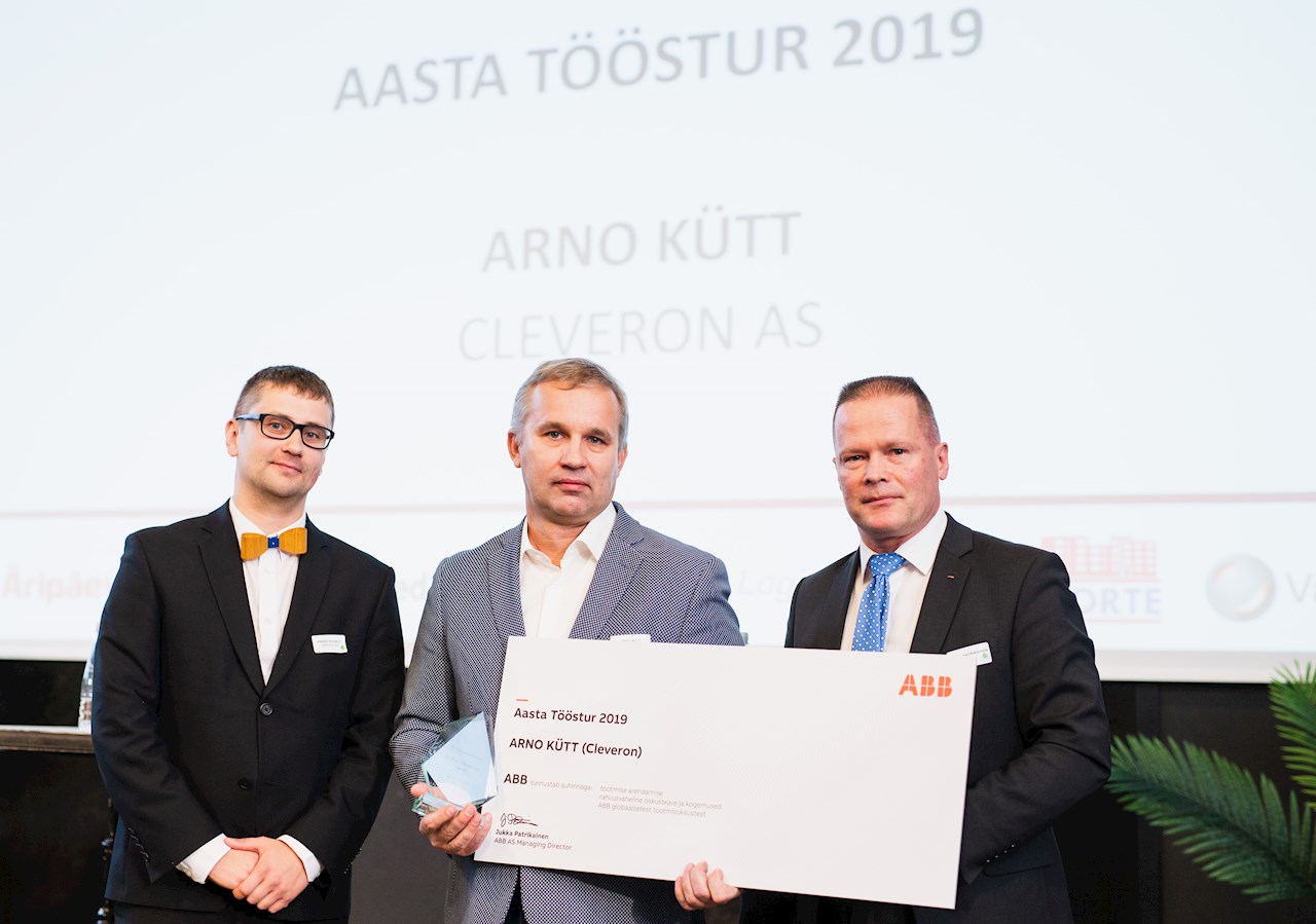 Fotol (vasakult): Tööstusuudised.ee peatoimetaja Harro Puusild, Cleveroni asutaja Arno Kütt ja ABB Balti riikide juht Jukka Patrikainen.