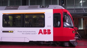 带有ABB标识的全新涂装列车
