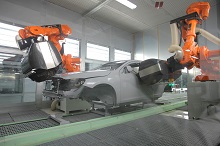 ABB鸵鸟毛机器人擦净系统在运行中