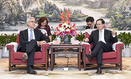 浙江省委书记车俊会见ABB集团首席执行官史毕福（浙江日报 梁臻 摄）