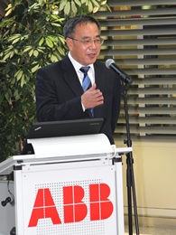Hu Chunhua delivers a speech