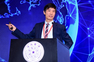 上图：刘前进博士发表主旨演讲