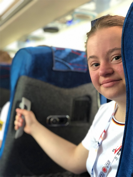 Judoka Lara Holzmüller hat auf dem Flug nach Abu Dhabi ihr Ziel schon fest vor Augen: die nächste Goldmedaille.
