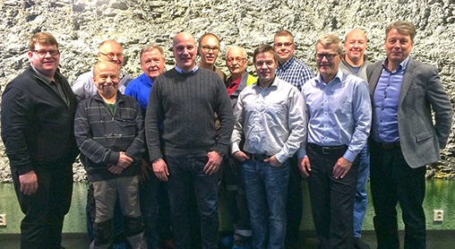 Det första historiska säkerhetsmötet mellan Boliden och ABB:s ledningar hölls i januari. Här ses från vänster Roland Nordin, regionchef för service inom ABB, Lars Brännström, ABB account manager för Boliden, Leif Viertotak, huvudskyddsombud Boliden. Martin Sandin, anrikningschef Boliden, Ola Stöckel, platschef för ABB i Kiruna/Gällivare, Mats Pettersson, personalchef Boliden Aitik, Leif Wikfjäll, arbetsmiljösamordnare Boliden Aitik, Mats Nordmark, sektionschef Boliden Aitik, Mikael Burck, el- och automationschef Boliden Aitik, Hans Eckerrot, servicechef ABB, Björn Koorem, platschef Boliden Aitik och Håkan Nytorp, divisionschef Process Automation, ABB.