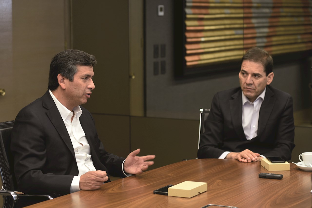 Manuel Vera, Gerente de Gestión de Activos y Confiabilidad junto a Francisco Carvajal, Vicepresidente Ejecutivo de Operaciones ambos de Collahuasi.