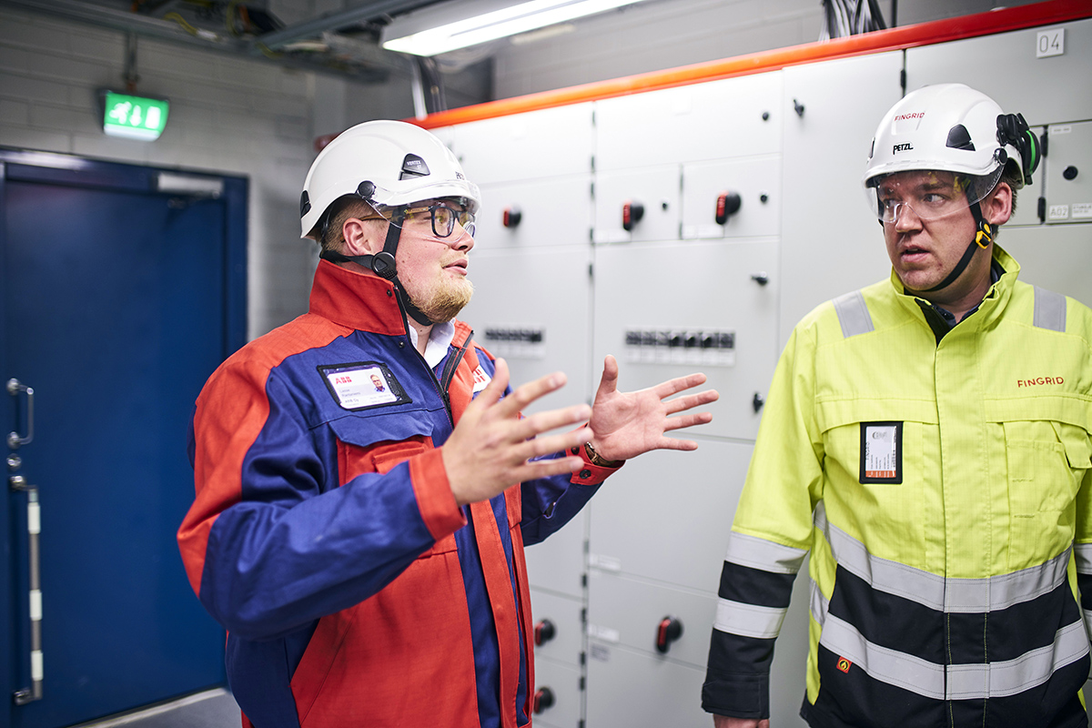 ABB:n Lasse Rantaniemen ja Fingridin Urpo Jaakkolan yhteydenpito on tiivistä.