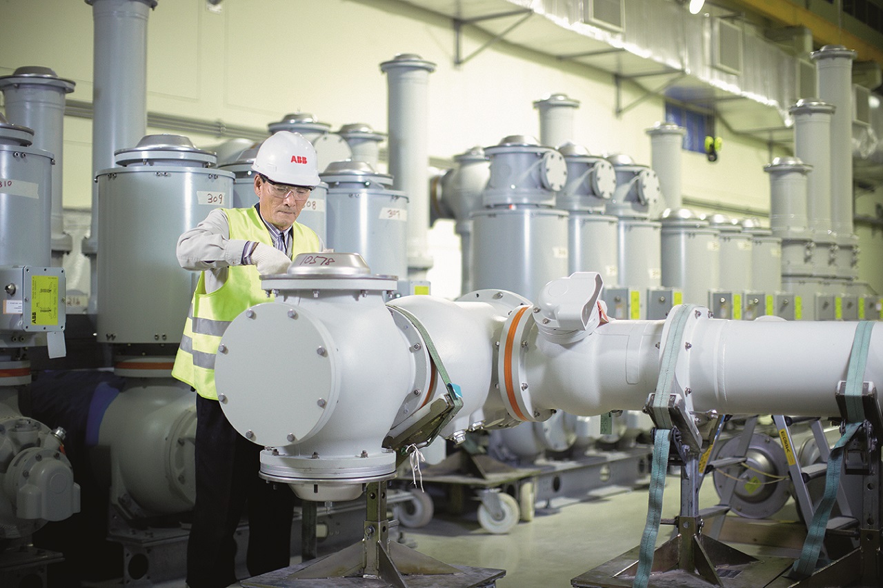 06 By re-using modules of the same type, the engineering effort involved in automating plants such as the one shown here can be dramatically reduced.