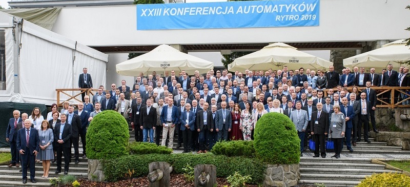 Konferencja Rytro 2019 - Zdjęcie grupowe uczestników i organizatorów.