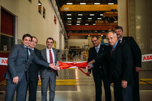 Executivos da ABB e autoridades inauguram nova fábrica de disjuntores de alta tensão