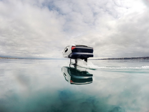 A SeaBubbles, futurisztikus, nulla kibocsátású, új kialakítású vízitaxi.