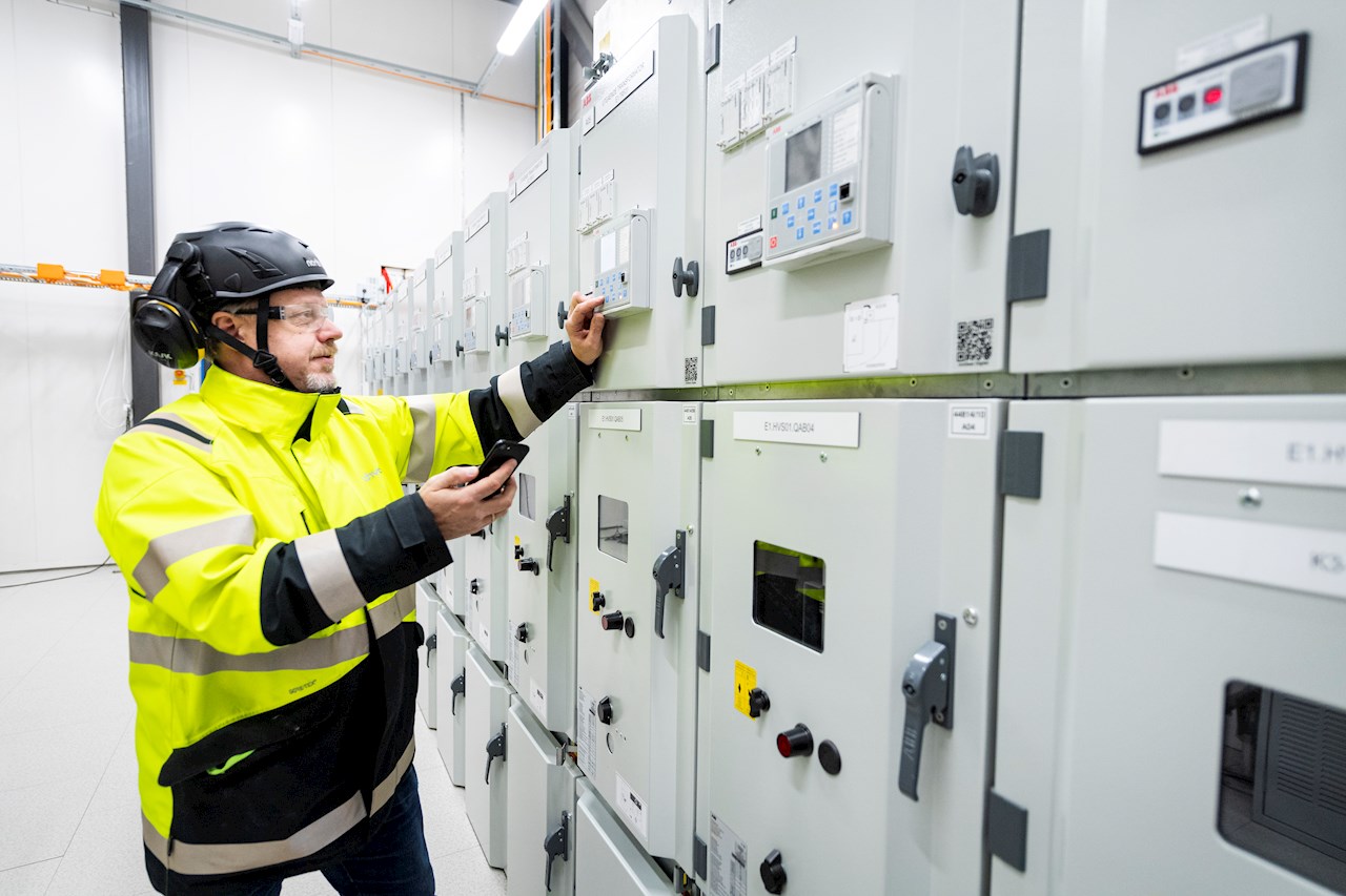 Kraftsystemet settes i drift trinn for trinn fra 2021 når batteriproduksjonen er planlagt å starte.