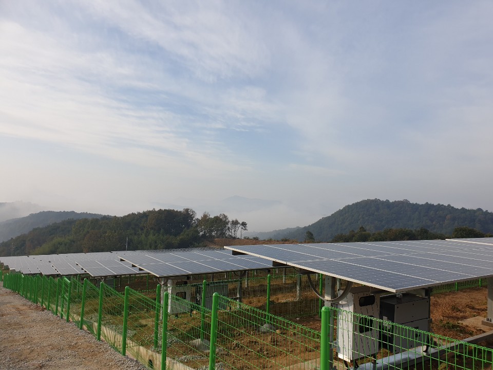 Parque fotovoltaico instalado en el terreno de los agricultores de mayor edad