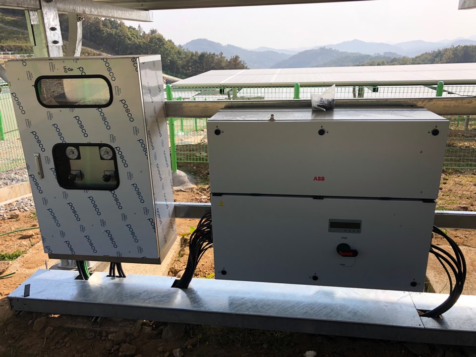 Inversor solar PVS-100 de ABB instalado en el parque