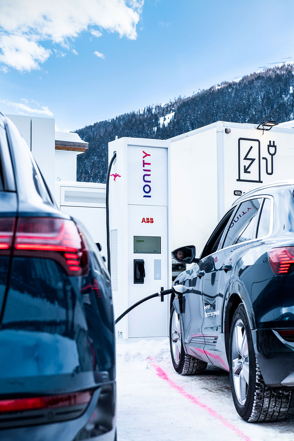 Viaggi ecocompatibili da Zurigo a Davos grazie alla tecnologia di ricarica ABB