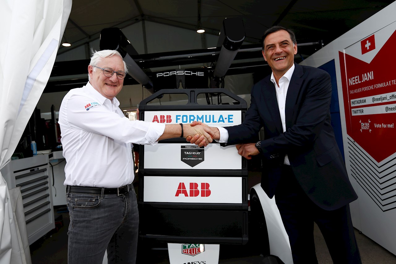 Peter Voser, generální ředitel a předseda představenstva ABB a Michael Steiner, člen představenstva Research and Development of Porsche AG.