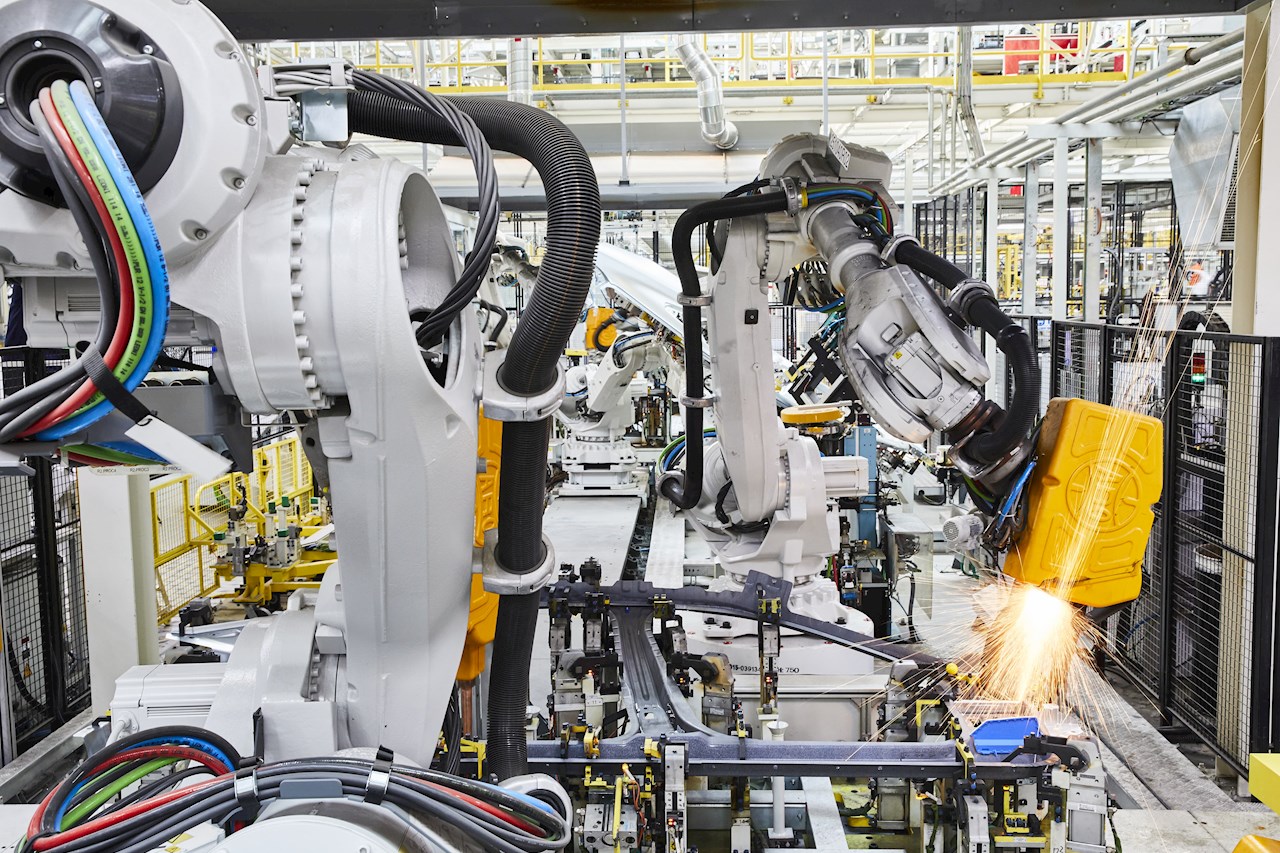 ABB leverer 800 roboter til Volkswagen i Hannover, Tyskland, hvor de primært vil bli brukt til å bygge karosseriet til den nye elektriske ID. Buzz varebil/minibuss.