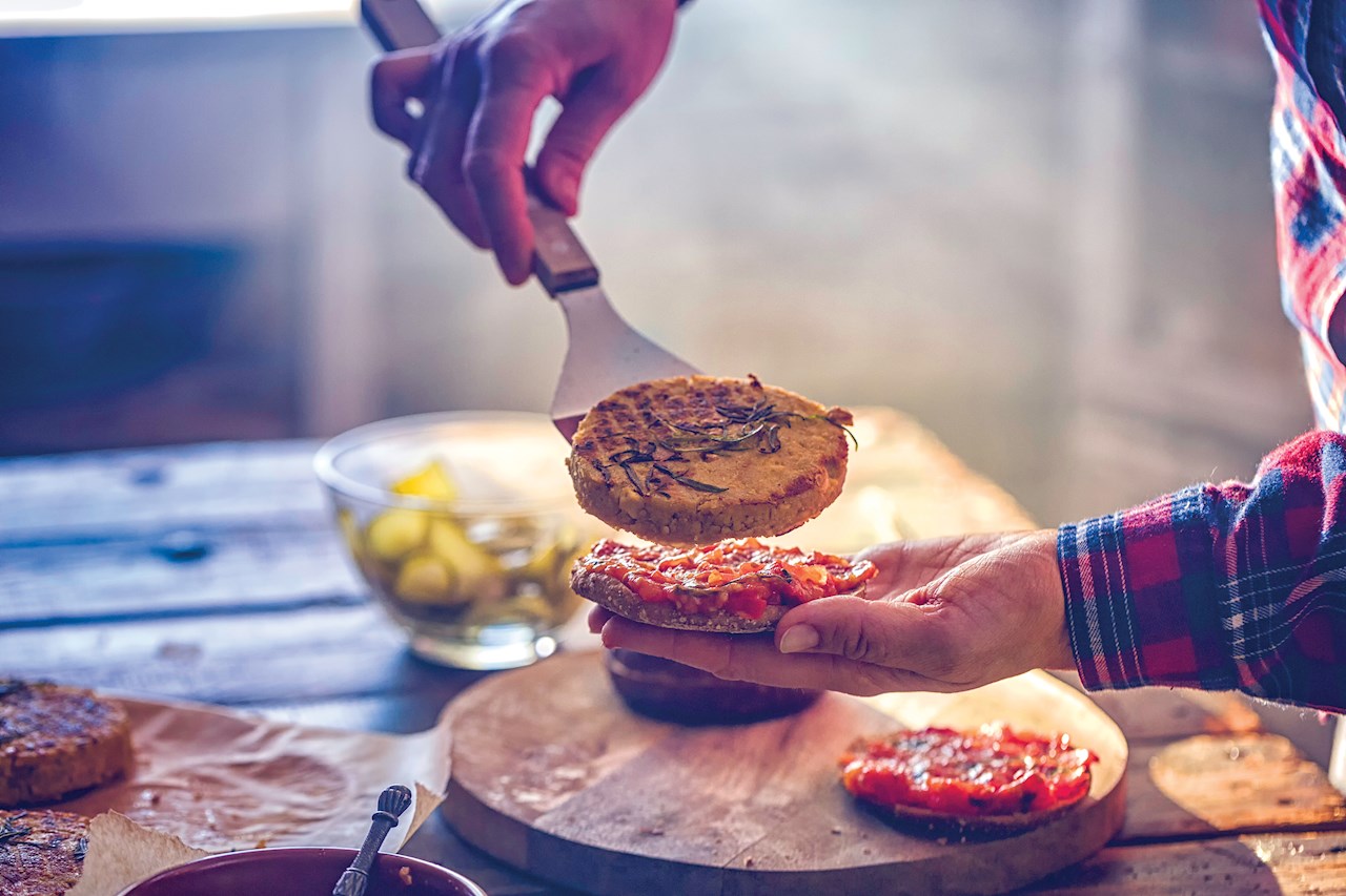 Desde el punto de vista del consumidor emergen tres varias tendencias entre las que se que incluye la transferencia del interés por la carne hacia opciones alternativas.