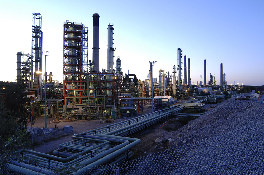 The TOP process information system provided by ABB is used in optimizing the total production of the entire refinery. It combines data from multiple automation systems and provides a complete view of the oil refining processes of the facility. 