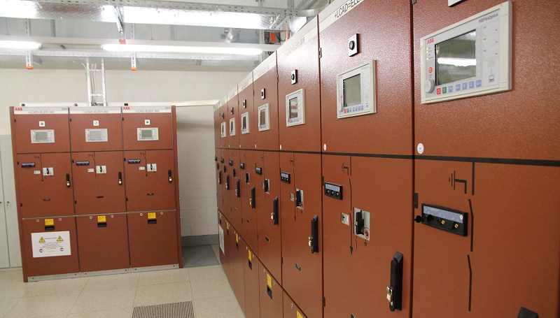 Auch die Mittelspannungsverteilung im Rechenzentrum wurde mit Schaltanlagen von ABB realisiert.