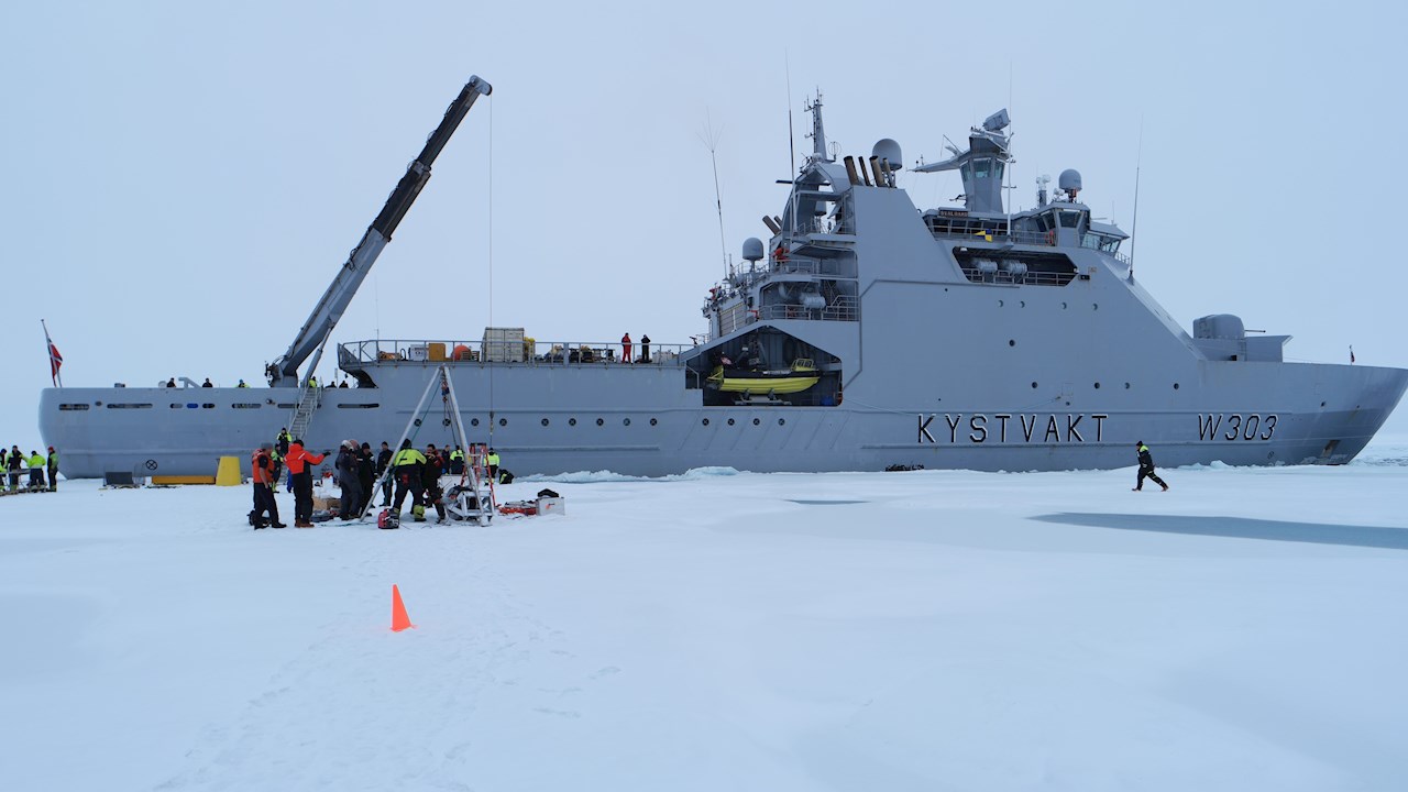 KV Svalbard på Nordpolen (Ill. Kystvakten).