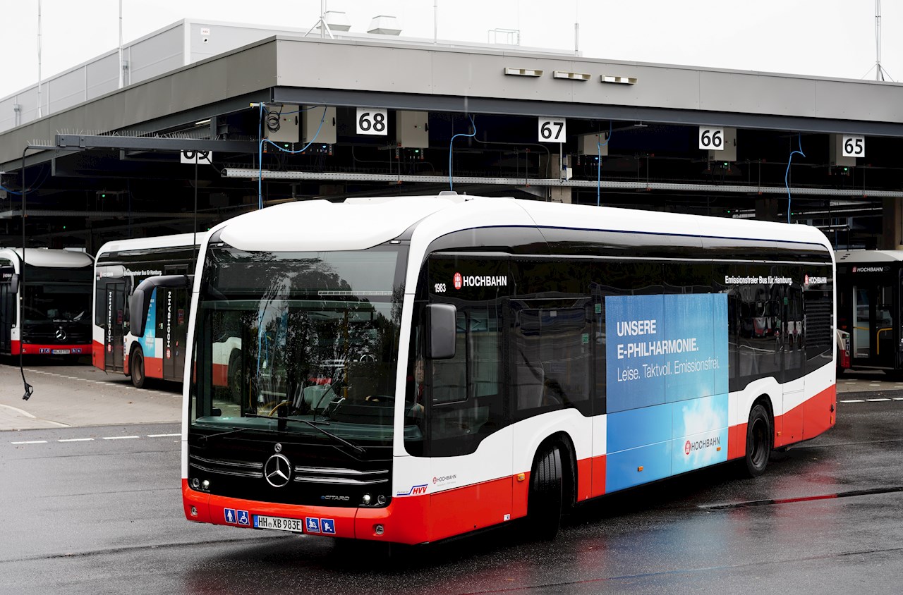 Nabíjacie stanice ABB budú nabíjať 44 autobusov mestskej hromadnej dopravy v Hamburgu