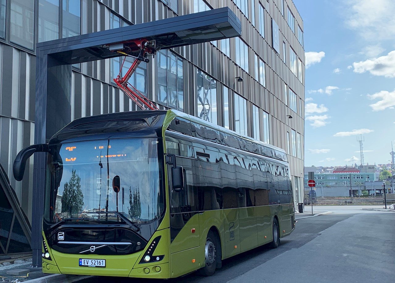 Elektrické autobusy v nórskom meste Bodø sa budú nabíjať podobne ako tieto v meste Trondheim