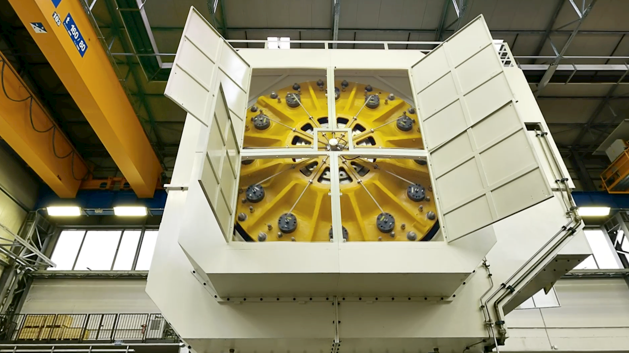 Farina Presse ha completato la pressa più grande al mondo nel 2021