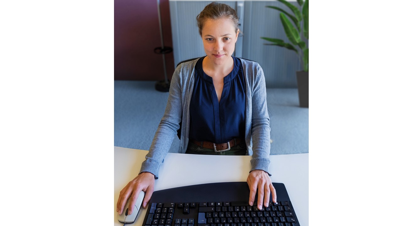 Begeistert für IT: Rebekka Litzelmann arbeitet als Associate Technical Consultant bei ABB in Mannheim.