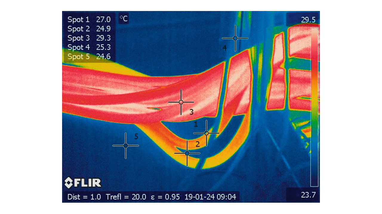 04 Current flow in cables can be seen in this IRT image.