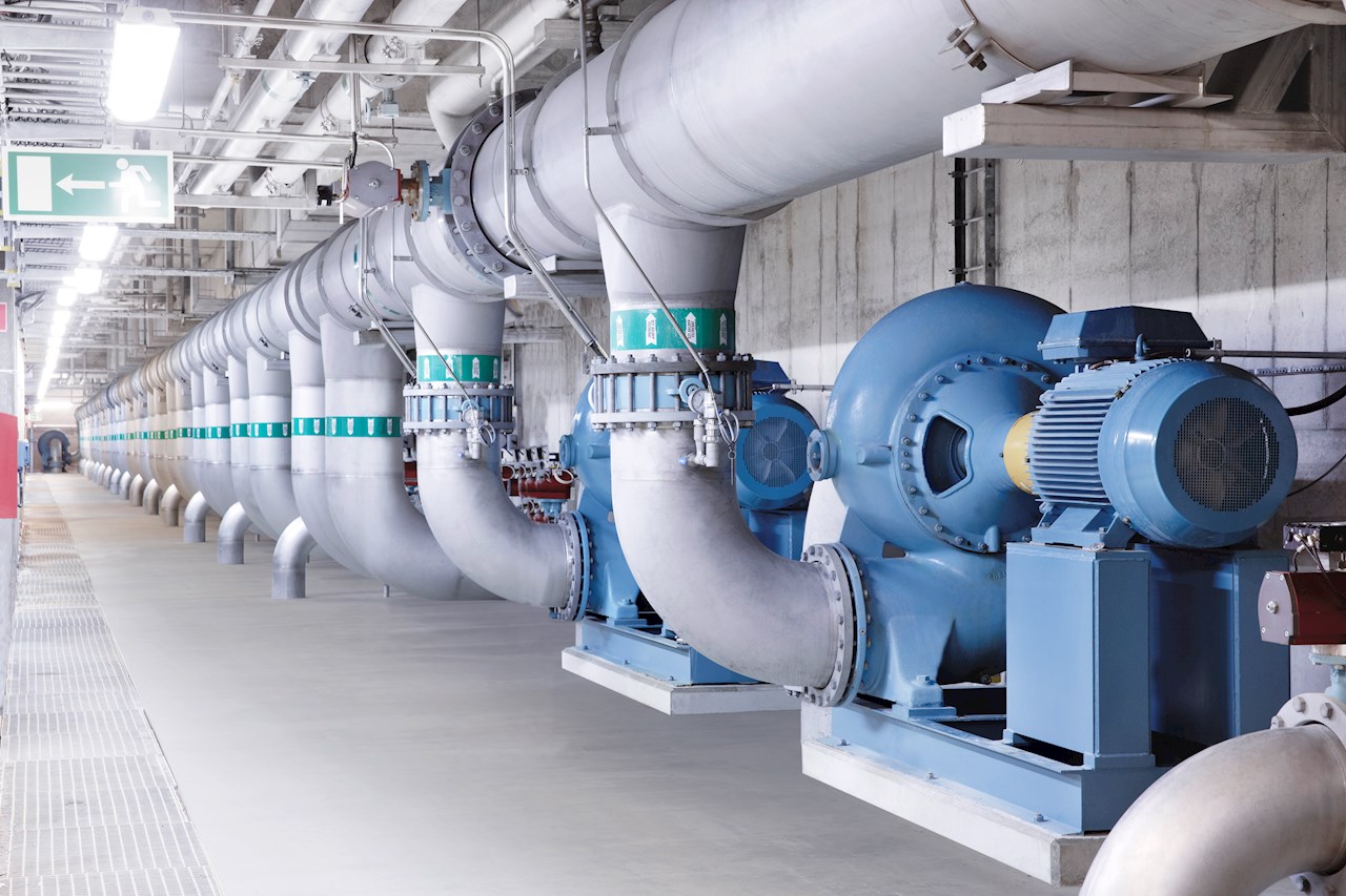 Las aplicaciones de bombeo como esta están muy extendidas en todas las industrias y edificios y son un objetivo principal para el ahorro de energía.