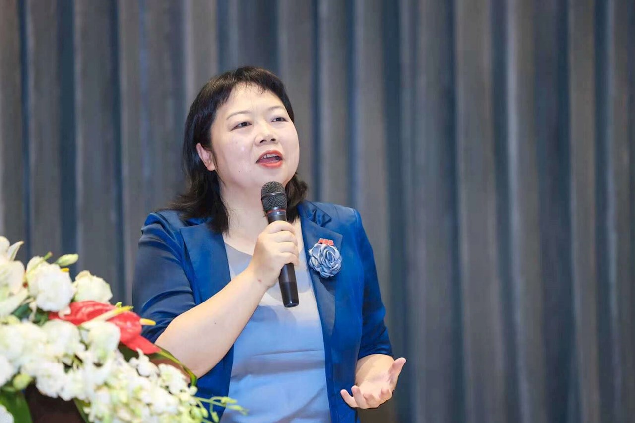 ABB电气中国数字化业务负责人蒋英分享方案