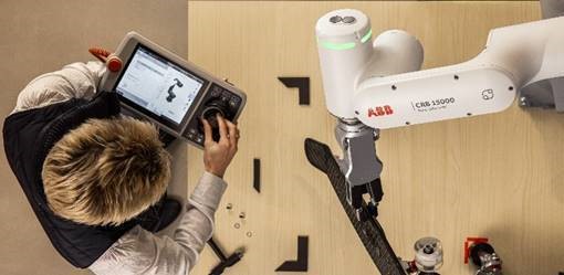 GoFa™ CRB 15000
本質的な安全性を持ち、より高速でかつてない
使いやすさを備えた、高可搬型の協働ロボット