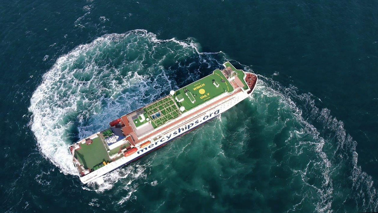 Sykehusskipet Global Mercy har ekstrem manøvrerbarhet som gjør at hun kan komme inn i lite tilgjengelige havner (Foto: Tianjin Xingang Shipyard)