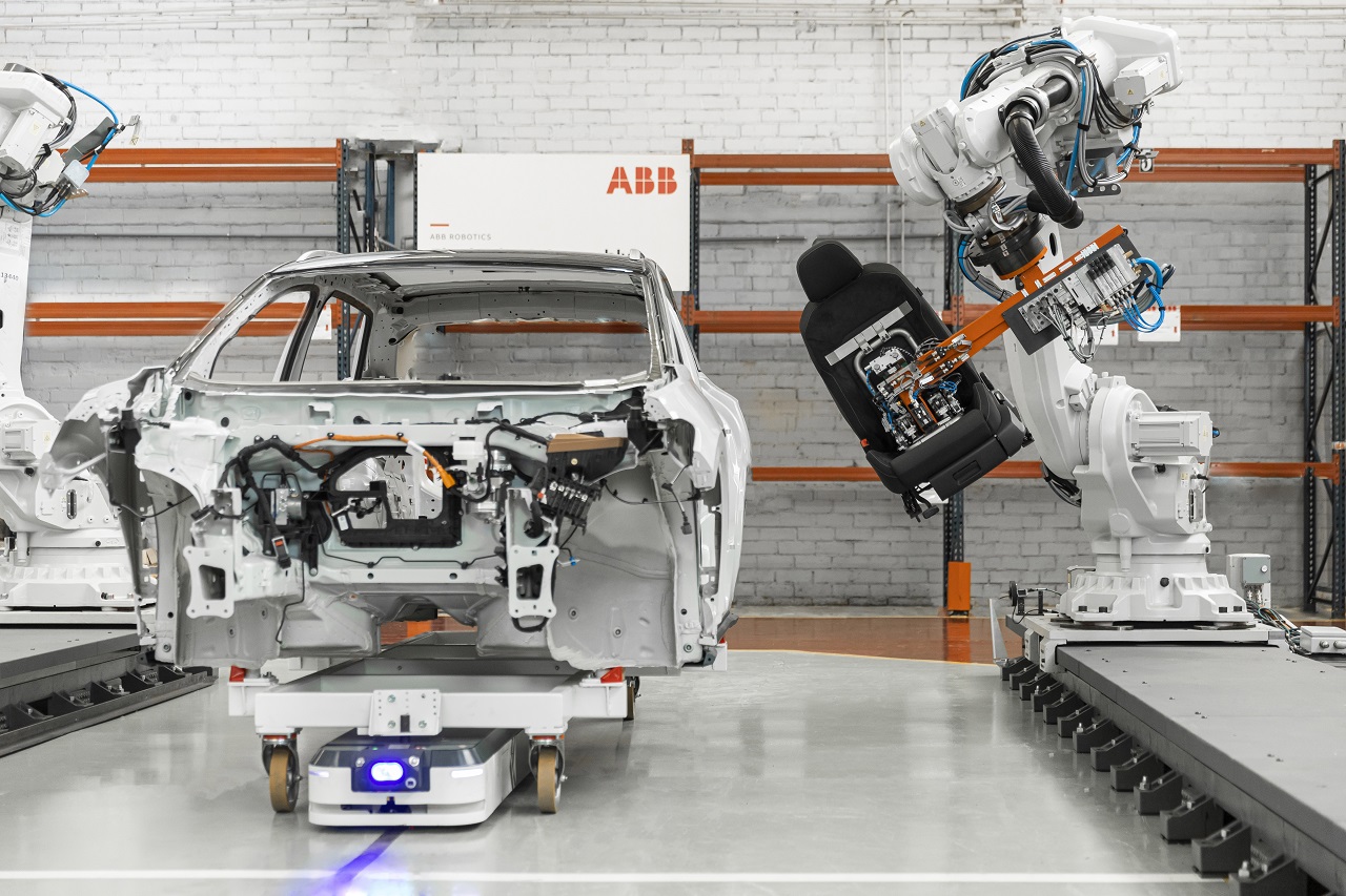 ABB und ASTI verfügen über fundierte Fachkenntnisse in der Fertigungsindustrie, einschliesslich der Automobilindustrie, der Lebensmittel- und Getränkeindustrie und der Konsumgüterindustrie, sowie in neuen Wachstumssegmenten wie Logistik, E-Commerce, Einzelhandel und Gesundheitswesen.