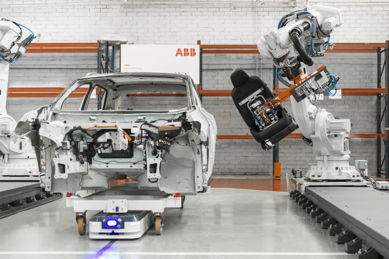 ABB und ASTI verfügen über fundierte Branchenkenntnisse in der Fertigungsindustrie, darunter die Automobilindustrie, die Lebensmittel- und Getränkeindustrie, die Konsumgüterindustrie sowie in neuen Wachstumssegmenten wie Logistik, E-Commerce, Detailhandel und Gesundheitswesen.