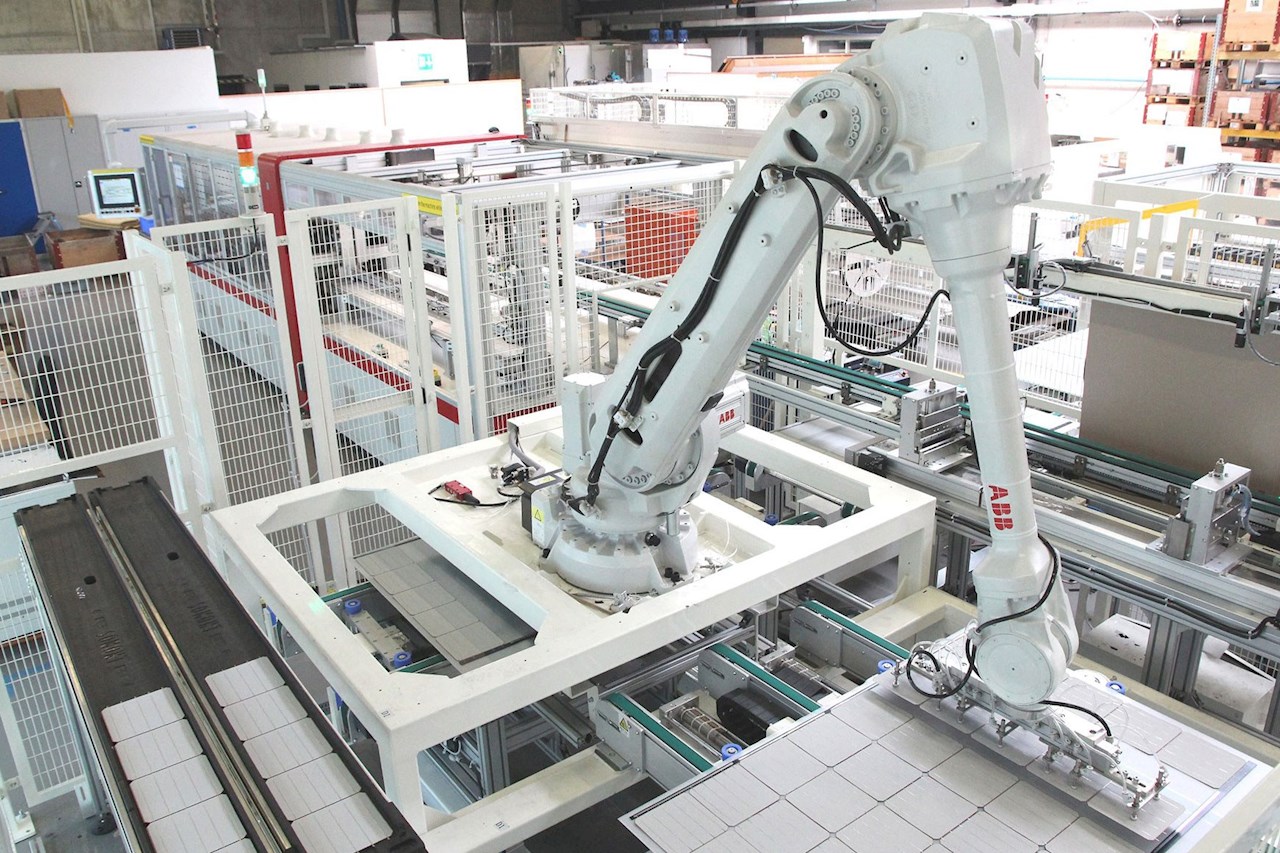 Der bei 3S Solar Plus in Thun installierte IRB 4600 von ABB.