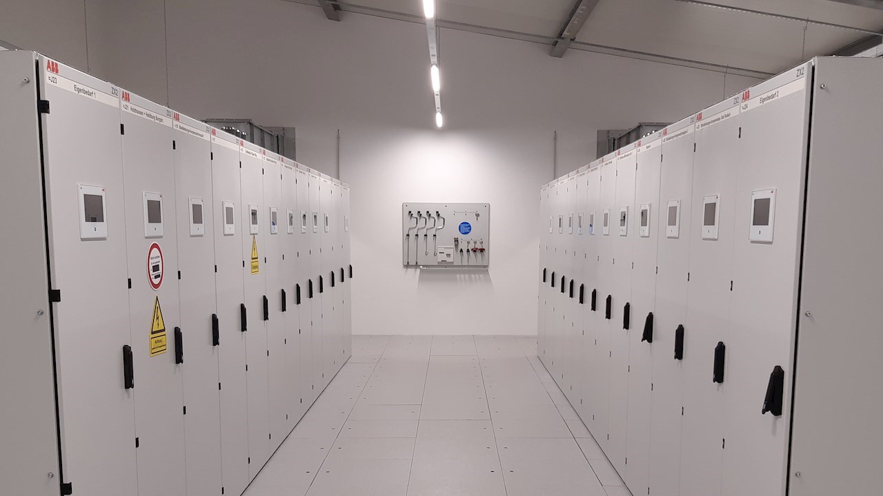 ABB liefert der SÜC Coburg die erste Primärschaltanlage, die AirPlus und digitale Funktionen kombiniert